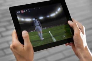 Hvordan kan jeg spille fodbold og spille på fodbold på nettet?