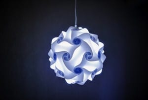 Designer lampe hænger fa loftet