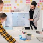 Medbestemmelse og demokratisk ledelse i virksomheden.